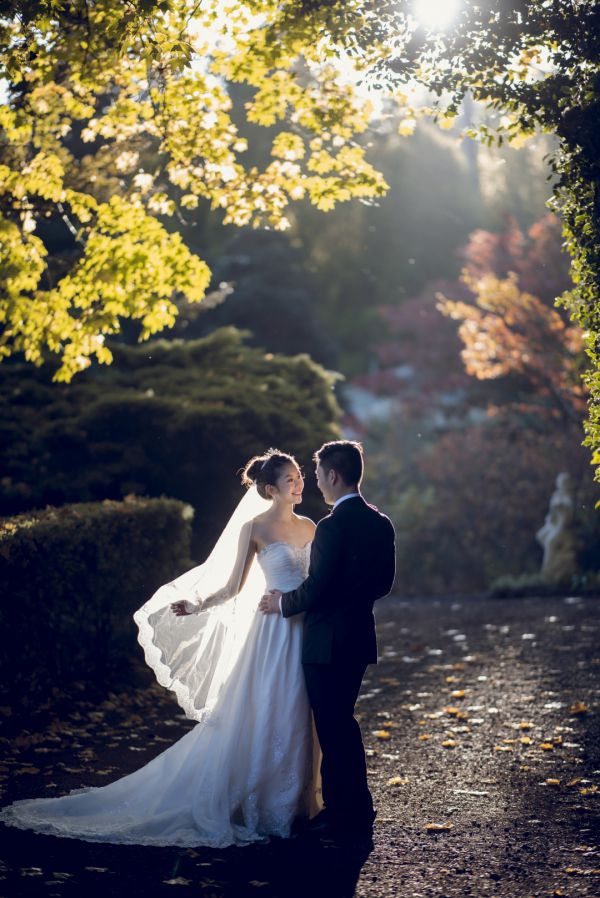 Wendy and Peter's pre-wedding session in St Kilda, frame 028
