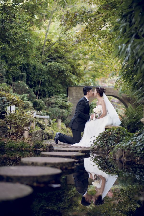 Wendy and Peter's pre-wedding session in St Kilda, frame 031