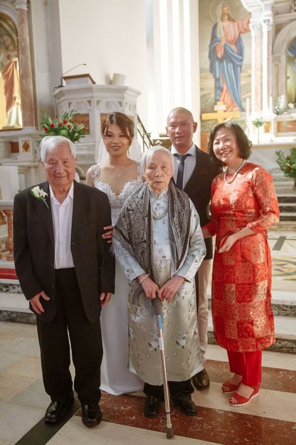 Sandra and Thanh's wedding day in Hawthorn, frame 094