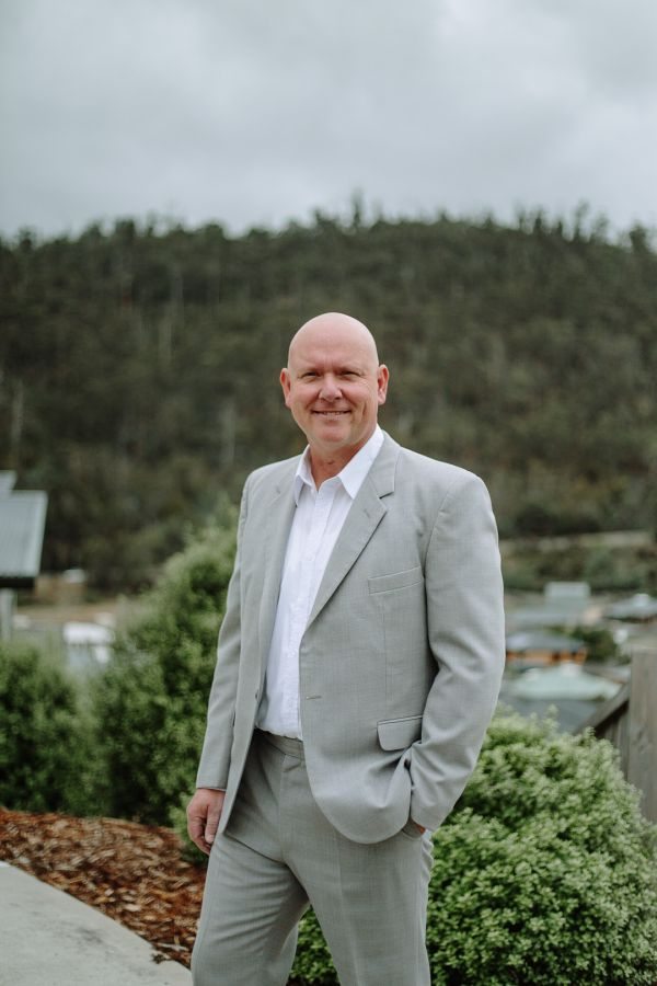 Andrea and Matt's wedding day in Hobart, frame 016