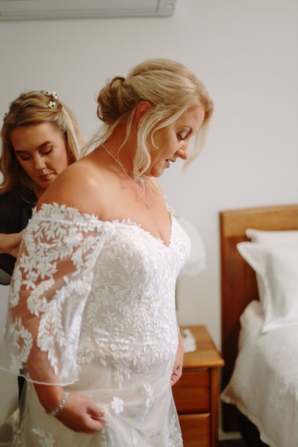 Andrea and Matt's wedding day in Hobart, frame 036