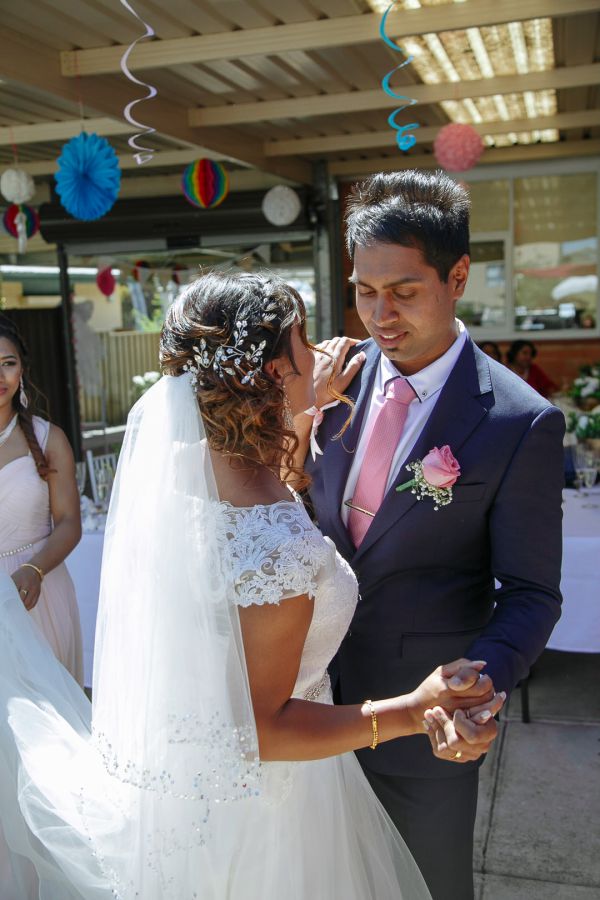 Thorndon Park Reserve wedding, Sanita and Rav, frame 348