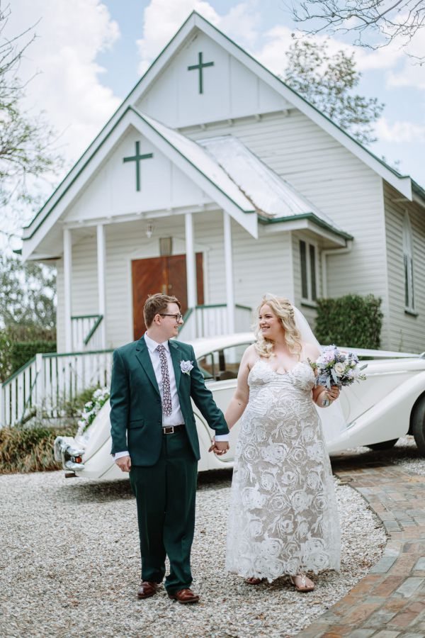 Bec and Liam's wedding day in Tamborine, frame 022