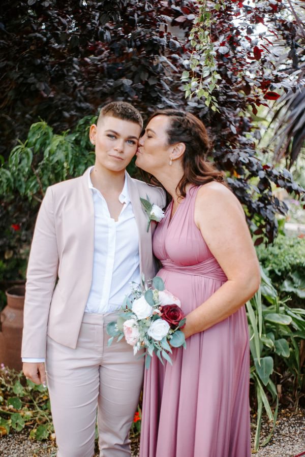 Leila and Tamara's wedding day in Aldinga, frame 043