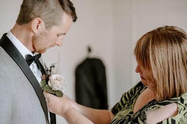 Samantha and Andrew's wedding day in Wahgunyah, frame 004