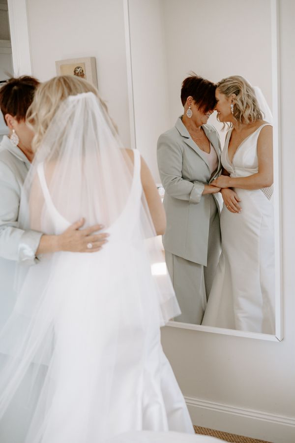 Samantha and Andrew's wedding day in Wahgunyah, frame 031