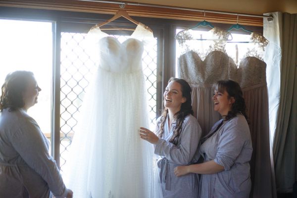 Kirstie and Hussein's wedding day in Bilpin, frame 040