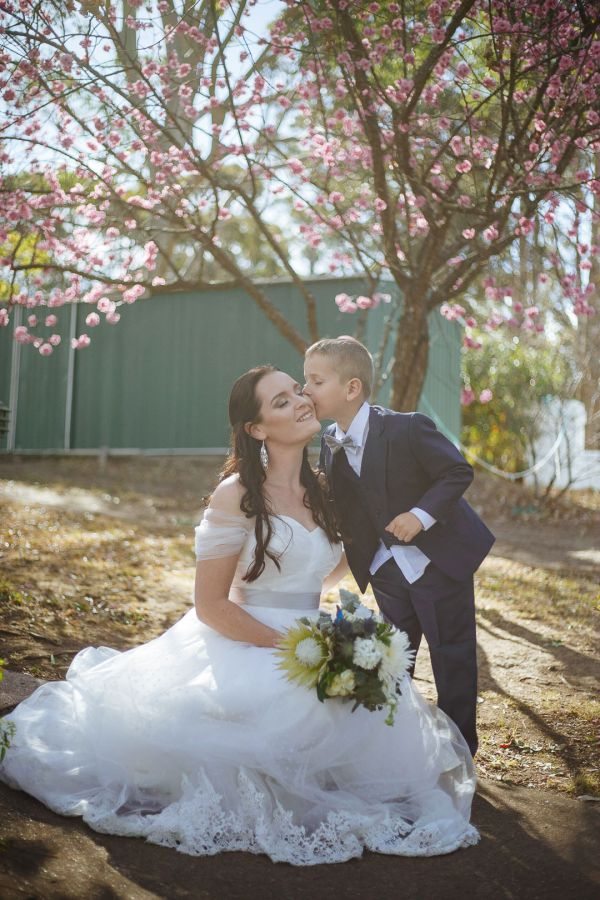 Kirstie and Hussein's wedding day in Bilpin, frame 067