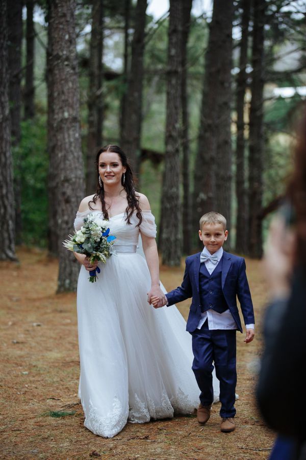 Kirstie and Hussein's wedding day in Bilpin, frame 088