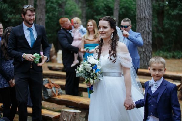 Kirstie and Hussein's wedding day in Bilpin, frame 091