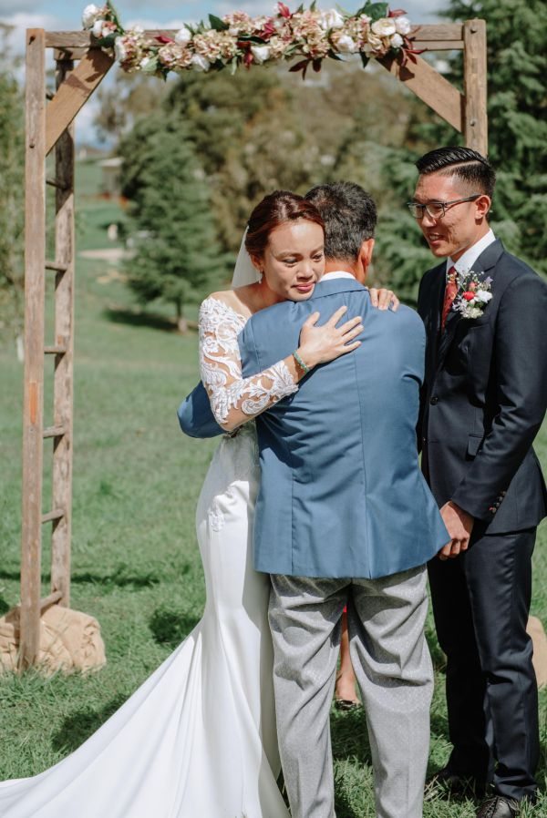 The couple's wedding day in Blue Mountains, frame 020