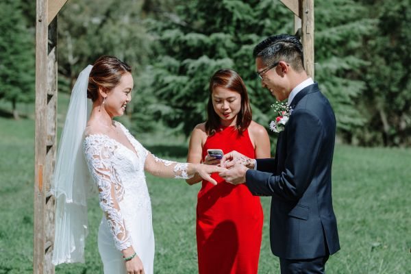 The couple's wedding day in Blue Mountains, frame 030