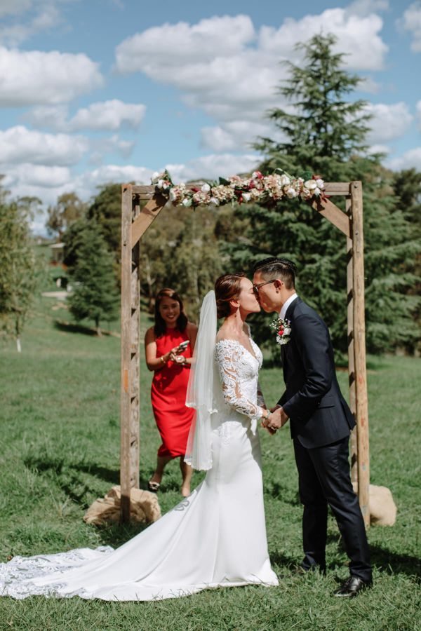 The couple's wedding day in Blue Mountains, frame 031