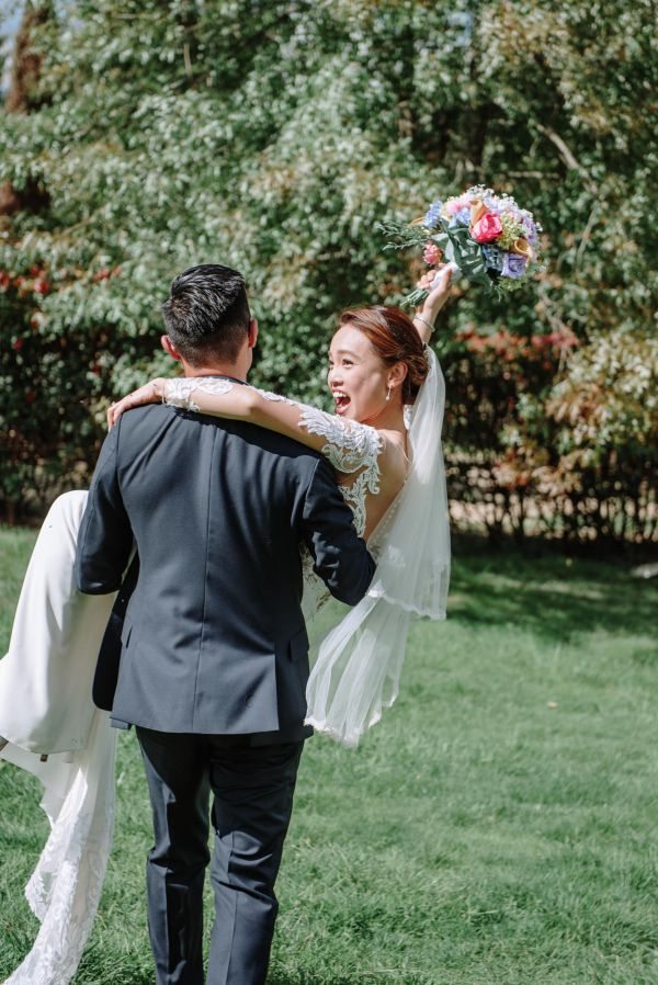 The couple's wedding day in Blue Mountains, frame 044