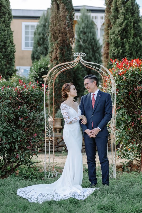 The couple's wedding day in Blue Mountains, frame 056