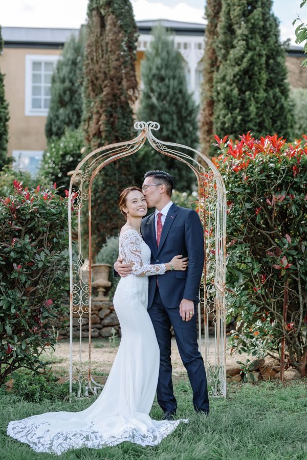 The couple's wedding day in Blue Mountains, frame 057