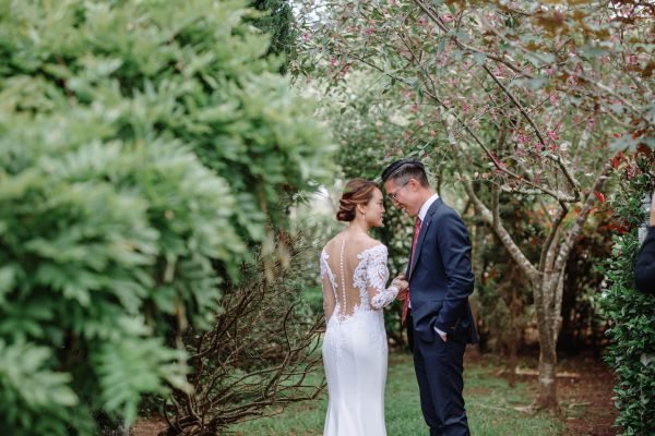 The couple's wedding day in Blue Mountains, frame 063