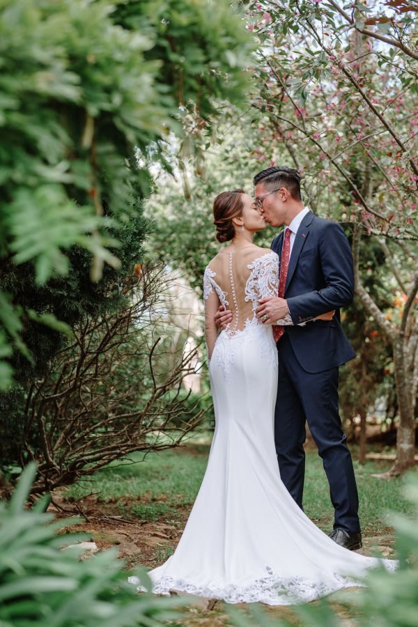 The couple's wedding day in Blue Mountains, frame 066