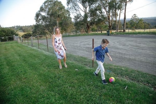 Leah and Daniel's wedding day in Kangaroo Ground, frame 334