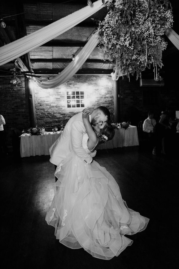 Adele and James' wedding day in Gledswood Hills, frame 079