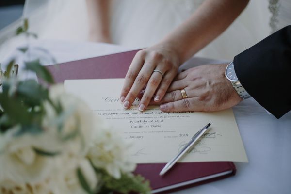 Caitlin and Dylan's wedding day in Taroona, frame 094