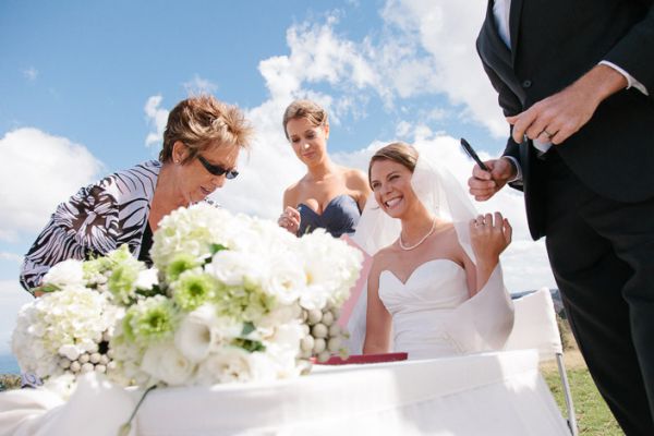The couple's wedding day in Great Ocean Road, frame 034