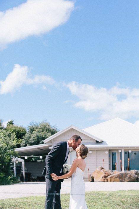 The couple's wedding day in Great Ocean Road, frame 040