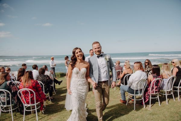 Lorne Beach wedding, Sarah and Rob, frame 029