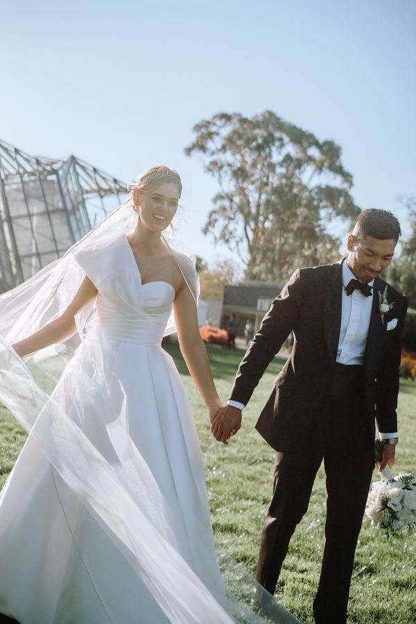 Georgie and Johnny's wedding day in Golden Point, frame 070