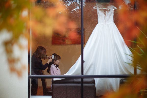 The couple's wedding day in Carlton, frame 019