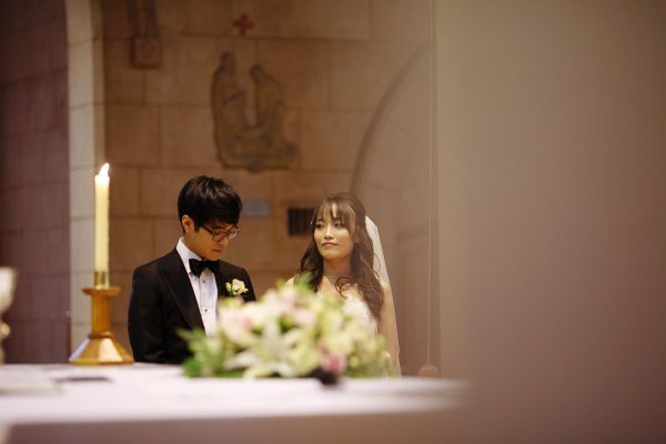 The couple's wedding day in Carlton, frame 061