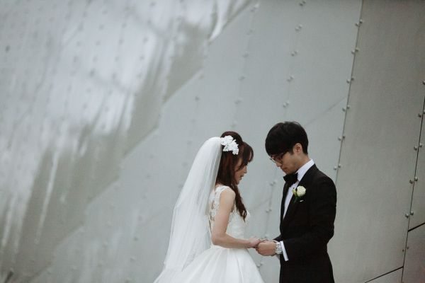 The couple's wedding day in Carlton, frame 100