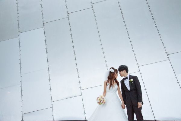 The couple's wedding day in Carlton, frame 106