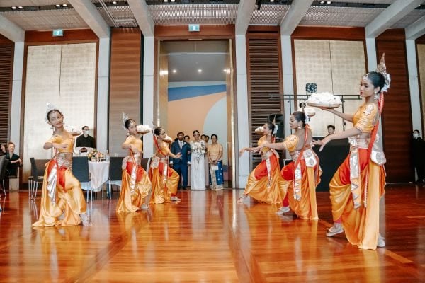 Wedding photograph 027 from Sanduni and Theshan's day at National Gallery of Australia