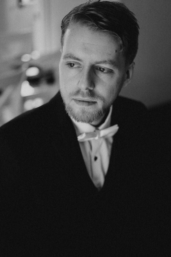 Rebecca and Axel's wedding day in Oatlands, frame 010