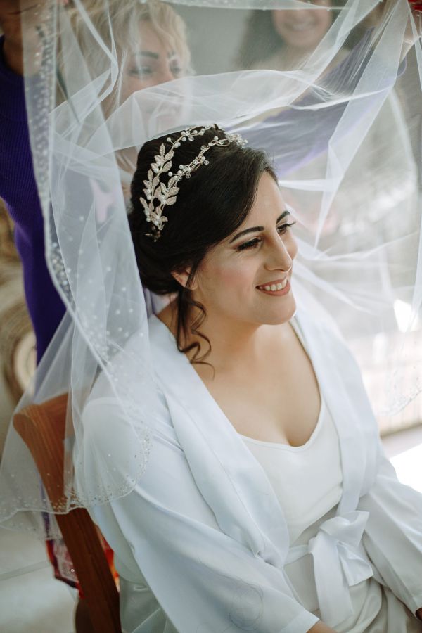 Rebecca and Axel's wedding day in Oatlands, frame 019