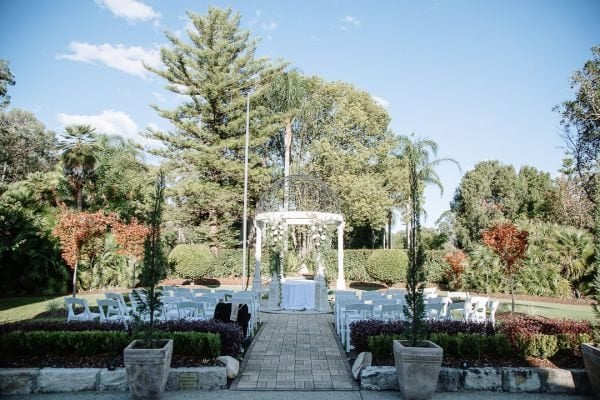 Rebecca and Axel's wedding day in Oatlands, frame 067