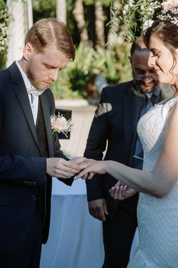 Rebecca and Axel's wedding day in Oatlands, frame 121