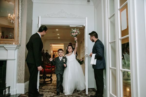 Rebecca and Axel's wedding day in Oatlands, frame 214