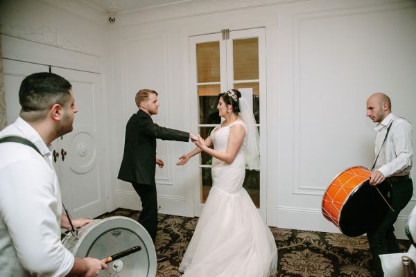 Rebecca and Axel's wedding day in Oatlands, frame 223