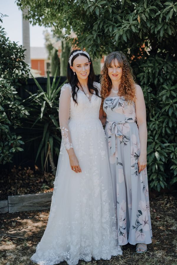 Amy and Brandon's wedding day in Kialla West, frame 025