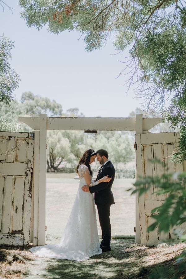 Amy and Brandon's wedding day in Kialla West, frame 049