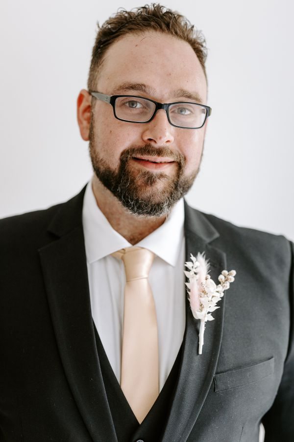 Kym and Greg's wedding day in Warrandyte, frame 004