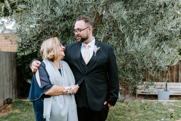Kym and Greg's wedding day in Warrandyte, frame 007