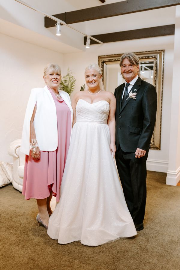 Kym and Greg's wedding day in Warrandyte, frame 019