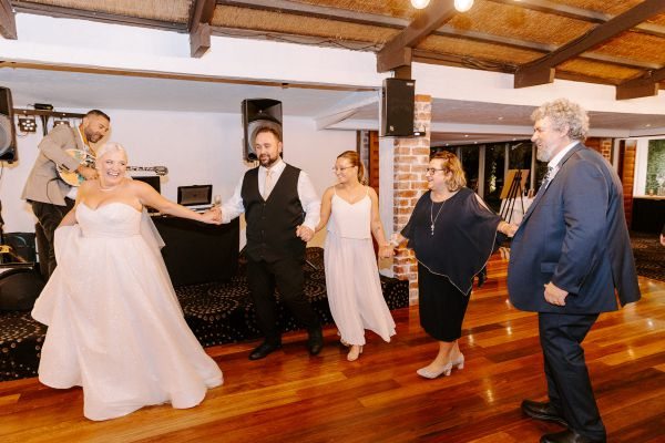 Kym and Greg's wedding day in Warrandyte, frame 085