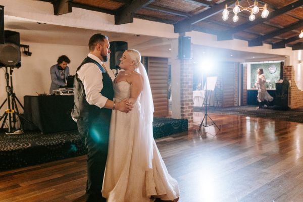 Kym and Greg's wedding day in Warrandyte, frame 103