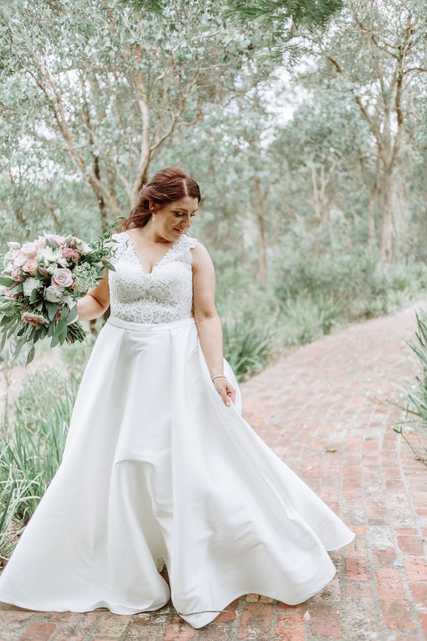 Danielle and Joe's wedding day in Warrandyte, frame 073