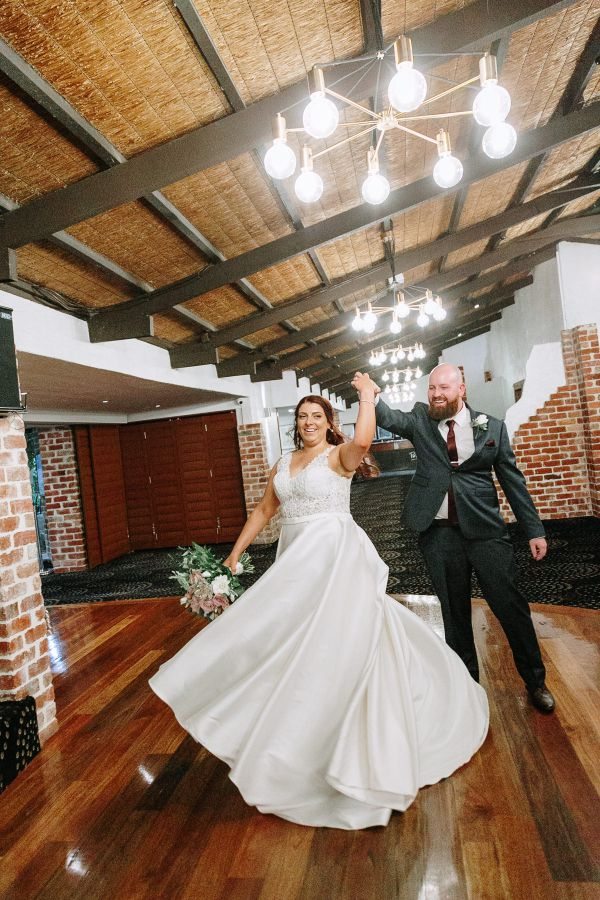 Danielle and Joe's wedding day in Warrandyte, frame 088