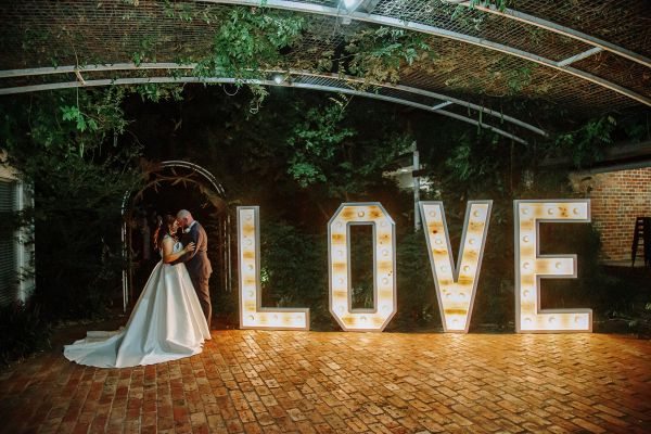Danielle and Joe's wedding day in Warrandyte, frame 094